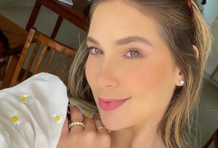 Grávida, Virgínia Fonseca surge de topless em ensaio especial
