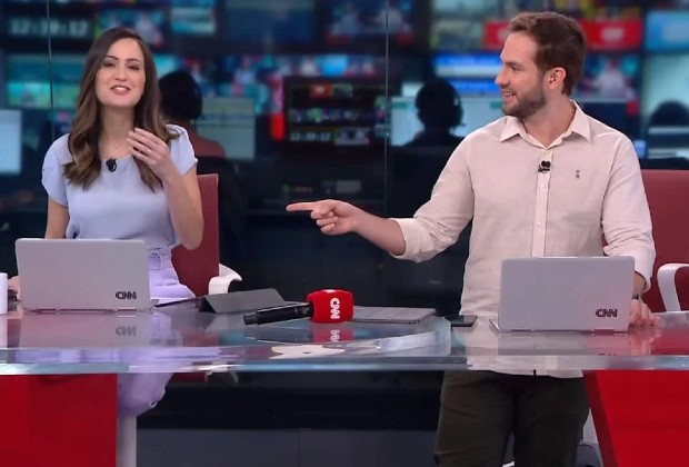 Apresentadora da CNN Brasil é chamada de cobra após saída de Daniel Adjuto