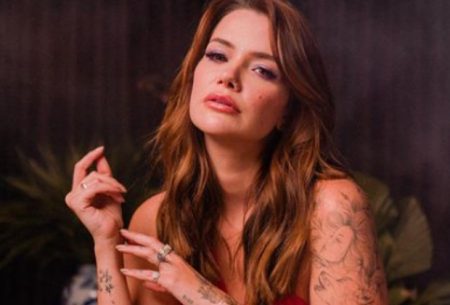 Ex-BBB Marcela Mc Gowan surpreende ao posar só de lingerie nas redes sociais
