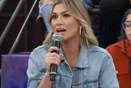 Lívia Andrade solta o verbo e afirma: “Sucesso demora para chegar”