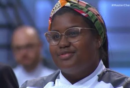 Participante é eliminada do MasterChef e surpreendida com convites de jurados
