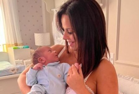 Viviane Araújo choca ao expor barriga dias após parto
