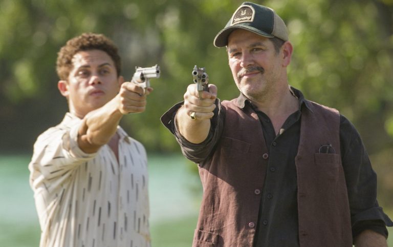 Dois personagens da novela Pantanal