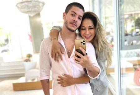 Maíra Cardi anuncia término com Arthur Aguiar: “Melhor para ambos”