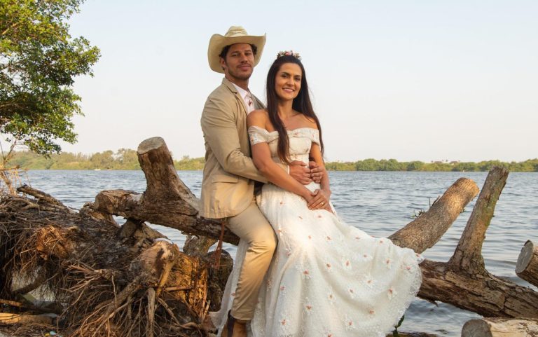 Tadeu (José Loreto) e Zefa (Paula Barbosa) em Pantanal
