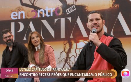 José Loreto se diverte ao falar sobre banho sem roupa no Pantanal
