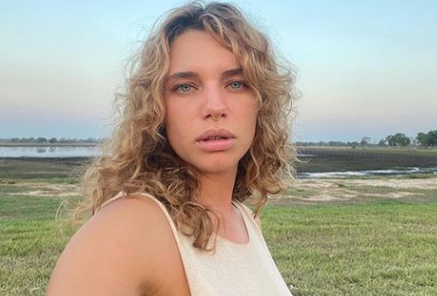 Bruna Linzmeyer abre baú de fotos dos bastidores de Pantanal e faz revelação sobre novela