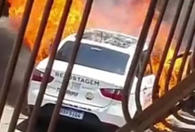 Afiliada do SBT tem carro incendiado e repórter rendido e agredido