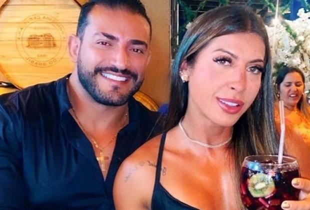 Ex-BBB Priscila Pires revela fim do casamento com João Reis