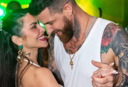 Cleo Pires troca beijos apaixonados com marido em cachoeira e se declara