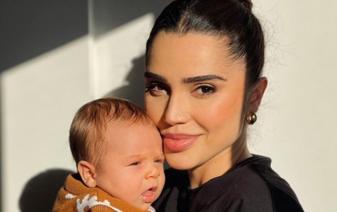 Paula Amorim viaja de avião com o filho de 4 meses e revela medo