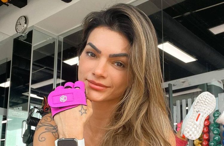 Kelly Key compartilha selfie e chama atenção de fãs: 'Cada dia mais nova