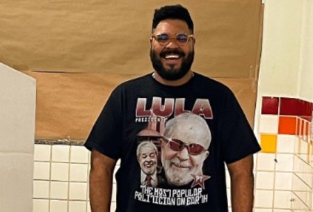 Paulo Vieira pede telefone de indecisos e promete convencer fãs para votarem em Lula