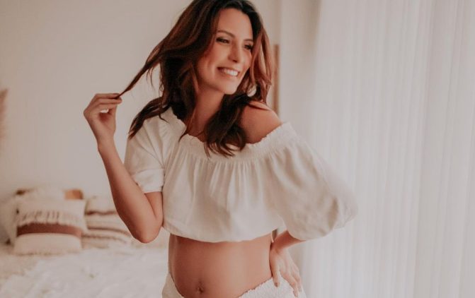 Na reta final da gravidez, Camila Rodrigues fala sobre a barriga: “Sentirei saudades”