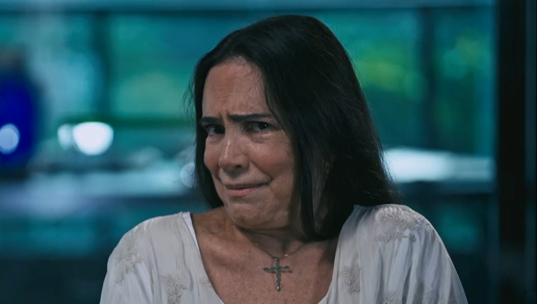 Regina Duarte defende ato absurdo por amor a Bolsonaro e fã crava solução para a atriz