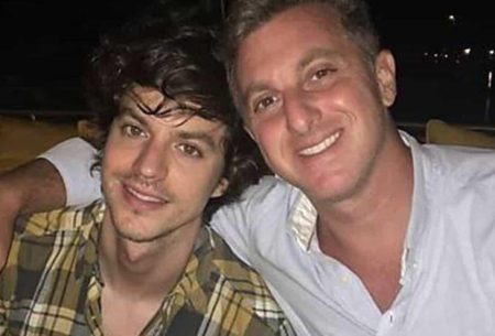 Irmão de Luciano Huck detalha autoexílio e revela ameaças após documentário