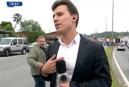Equipe da Record é alvo de atitude de bolsonaristas em manifestação: “Apaga tudo”