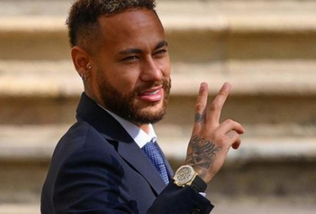Neymar surge em festa de Halloween ao lado de ex-affairs