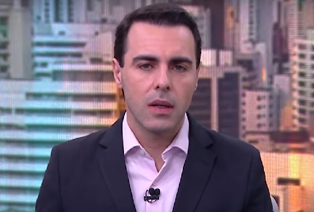 Âncora da CNN Brasil passa perrengue e fica perdido em telejornal ao vivo