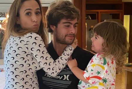 Rafael Vitti comemora a chegada dos 27 anos com festa ao lado de Tatá Werneck