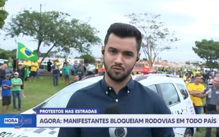 Repórter da Record é agredido por bolsonaristas em protesto