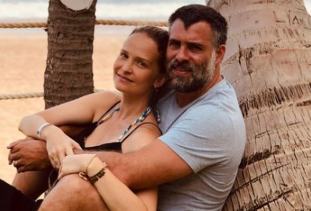 Fernanda Rodrigues se casa com Raoni Carneiro após 14 anos juntos