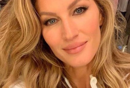 Gisele Bündchen é flagrada sorridente em primeira viagem internacional após divórcio