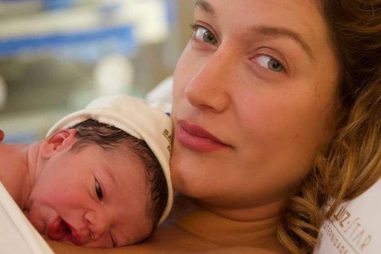 Gabriela Pugliesi publica fotos do parto e emociona: “Consagração de um sonho”