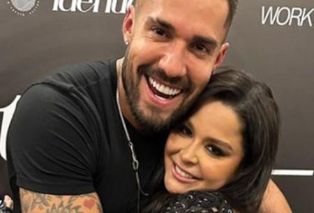Ex-namorados, Bil Araújo e Maraisa se beijam em palco