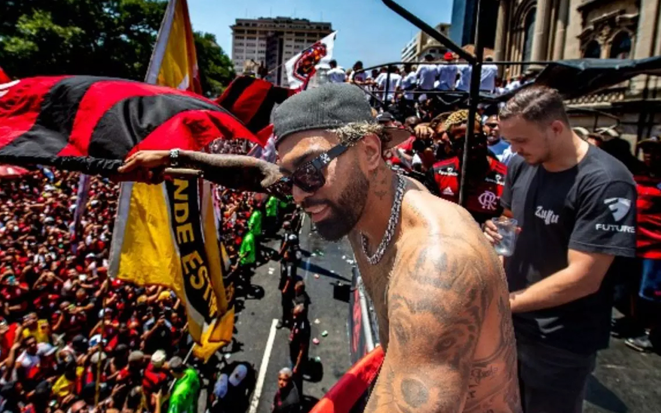 Gabigol aparece tomando atitude inusitada durante comemoração do Flamengo