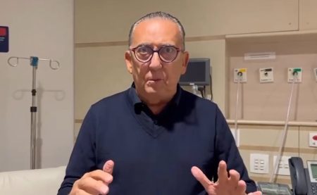 Galvão Bueno recebe alta, mas está fora da abertura da Copa; Globo escala Luis Roberto