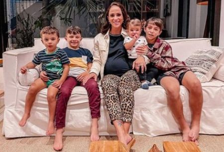 Mulher de Juliano Cazarré se despede dos filhos e volta ao hospital para cuidar da caçula internada