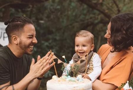 Esposa de Junior Lima rebate críticas por pintar unhas do filho