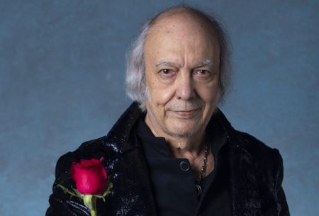Viúva de Erasmo Carlos dá 1ª entrevista e chora em desabafo após morte do cantor