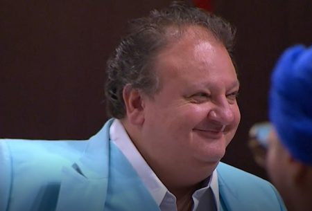 Erick Jacquin leva cantada de participante e fica sem graça no MasterChef+