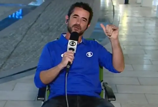 Felipe Andreoli se emociona com Tino Marcos e brinca em cadeira de praia na Globo