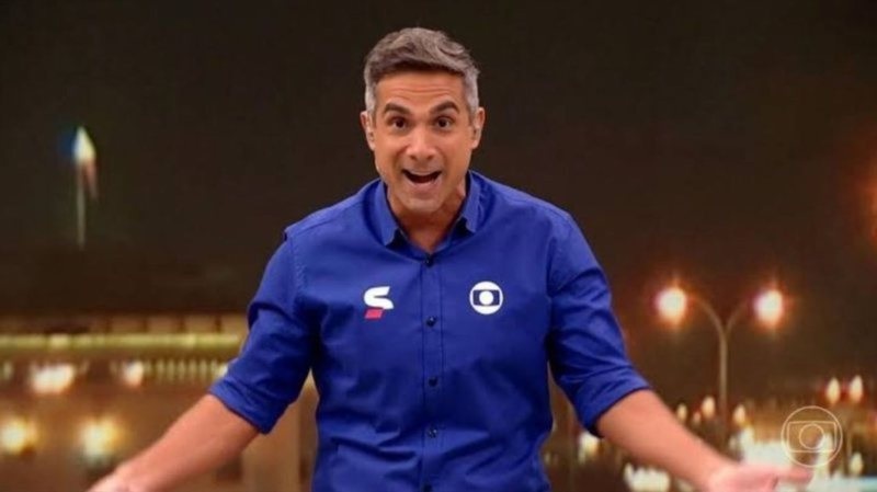 Gustavo Villani se enrola ao falar nome de jogador e solta palavrão na Globo