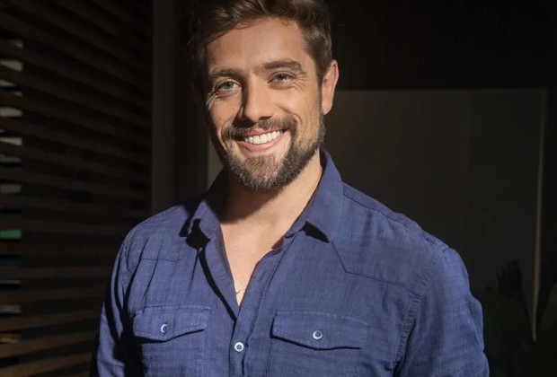 Rafael Cardoso renova contrato com a Globo e acerta novo personagem em novela