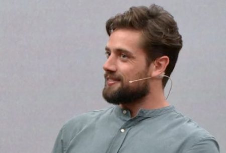 Rafael Cardoso deixa Jojo Todynho sem reação com beijo ao vivo na Globo