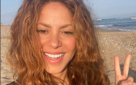 Shakira e famoso são flagrados juntos em momento inesperado