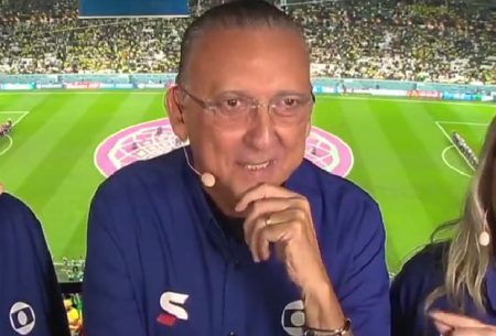 Galvão Bueno surpreende e faz a dança do pombo de Richarlison na Globo