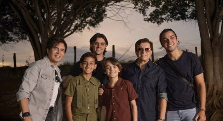 Globoplay aposta alto e investe pesado em série sobre Chitãozinho e Xororó