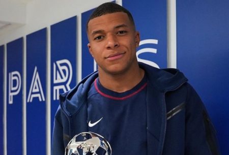 Suposto affair de Mbappé, modelo trans enfrenta grande problema