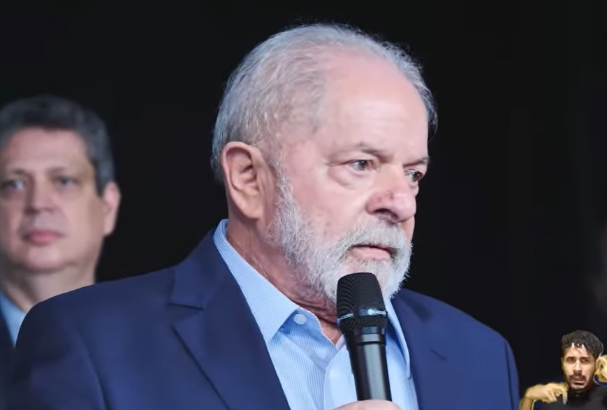 Lula dispara xingamento ao lado de petistas e acaba flagrado pela CNN Brasil