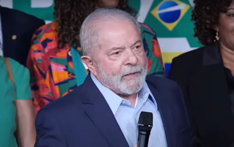 Lula cria rixa entre emissoras de TV após atitude com a Globo