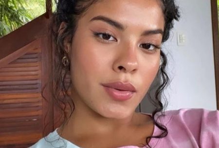 MC Cabelinho se declara a Bella Campos após atriz ganhar prêmio