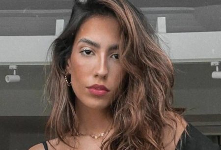 Gabi Brandt surpreende ao expor barrigão de cinco meses e internautas levantam questionamentos