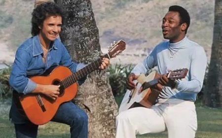 Roberto Carlos relembra encontro com Pelé: “Mais famoso”