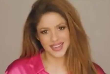 Shakira aparece de surpresa no Domingão e atitude inesperada com famoso causa