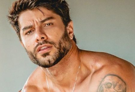 Ex-BBB Renan pega a web de surpresa ao fazer anúncio